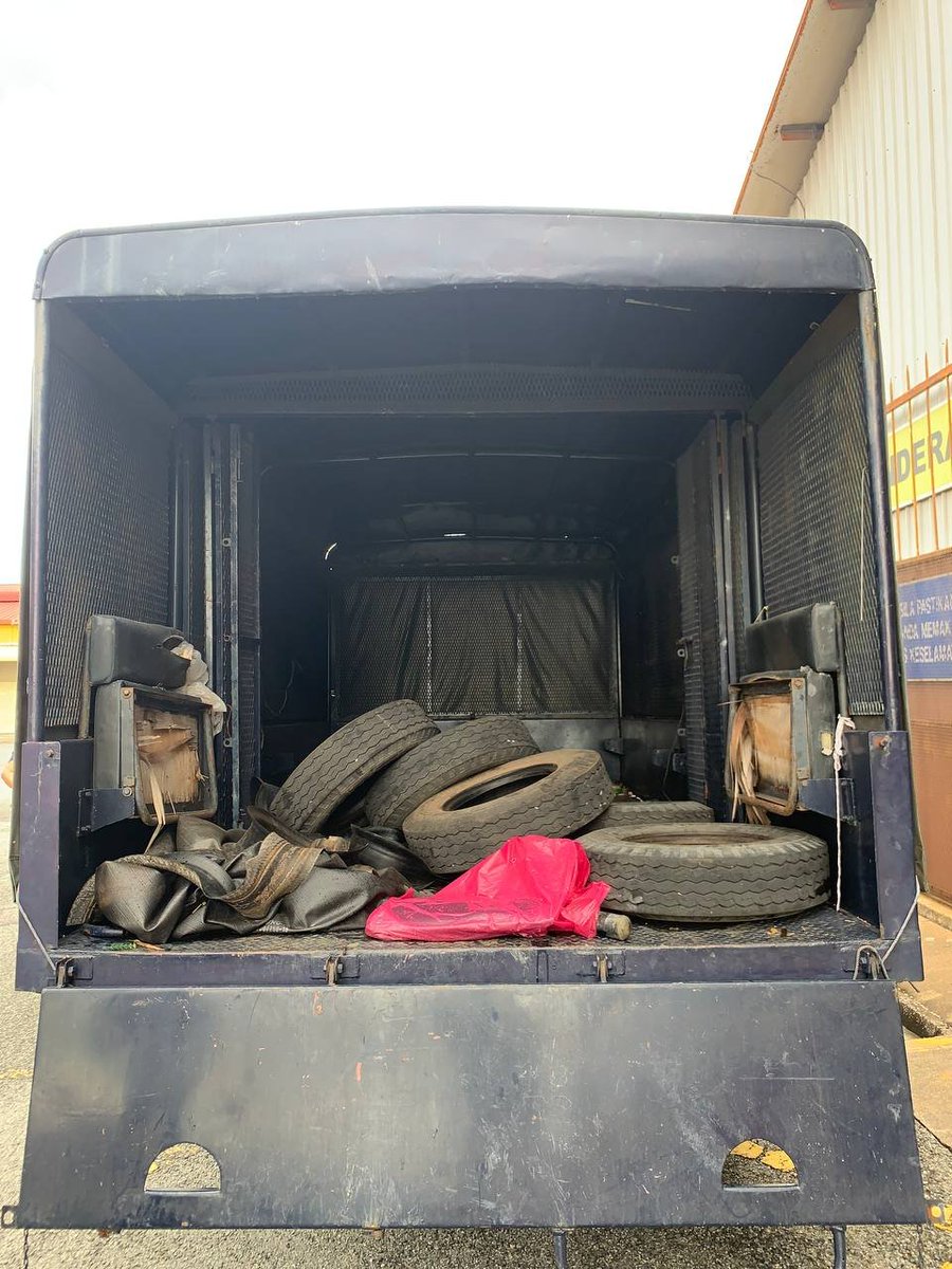jkrckmintern's tweet photo. Rabu 14/6/2023

- Visual inspecting after repair and replacement maintenance service for Jabatan Perikanan vehicle.
- Visual inspection (replacement new tire) for Jabatan Perkhidmatan Veterinar

@EnCiK_JM1
@JKRCKMKedah
#internfebjun2023 
#ckmkedah https://t.co/XPFcUhs4qP