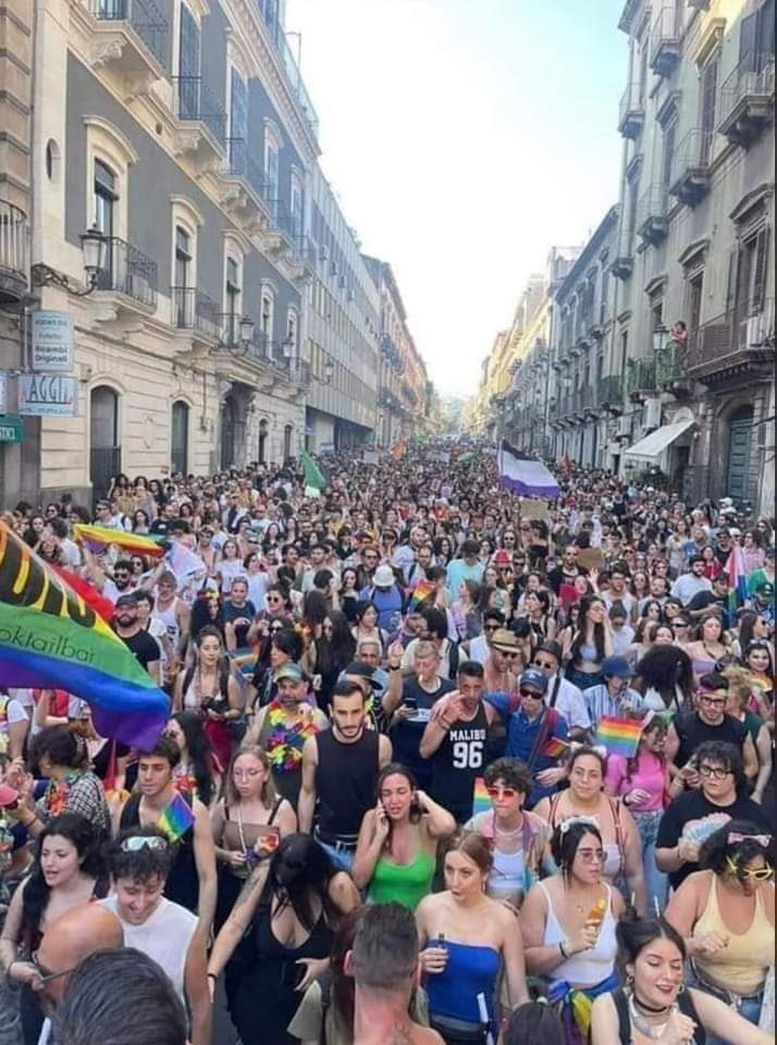 Bisogna Far La Festa Quando Cade Il Santo franco on Twitter: "Quando c'è da fare festa ci siete tutti heee