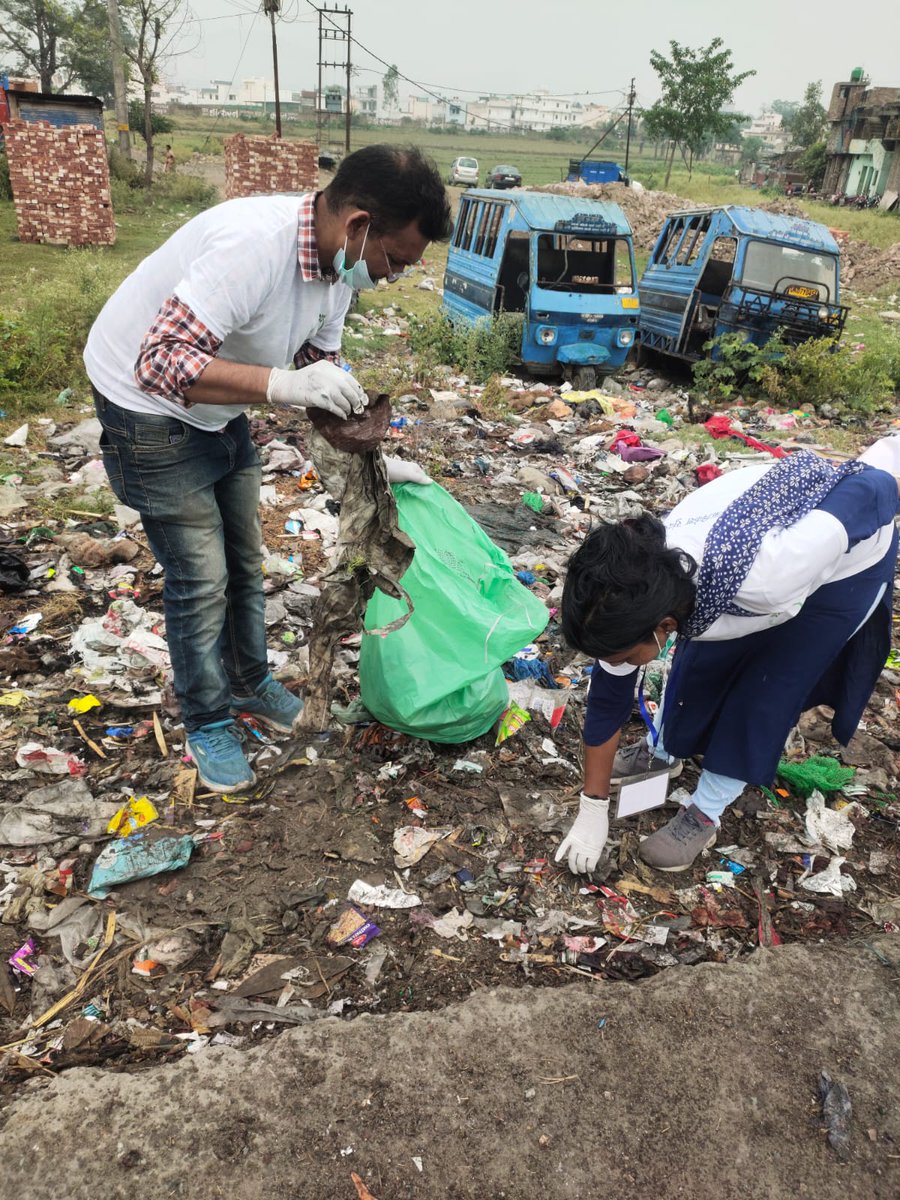 SisSwayambhu's tweet photo. Small contribution by us in the cleanliness drive organised by Rishikesh Nagar Nigam.
#Cleanlinessdrive #SwachhSurvekshan2023 #Rishikesh #NagarNigam #PlasticFree #UpcyclePlastic https://t.co/jwgFH53UXX