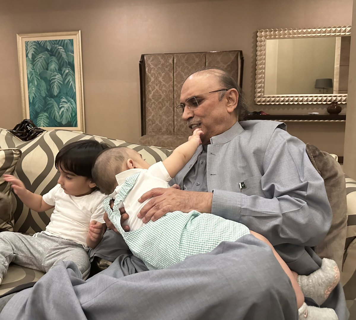 BakhtawarBZ's tweet photo. To my Baba & their Nana Baba - Happy #FathersDay 🫂🤍 https://t.co/pEwhDUNGJo