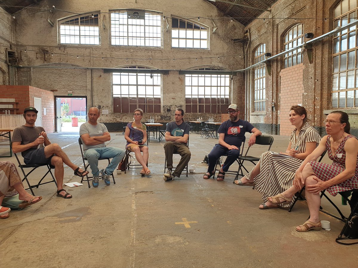 IngridLarik's tweet image. Een sfeerbeeld van #OpenAssembly @CommonsLabA ...een wisselend 20-tal mensen in vm en nm bogen zich over de verwachtingen van #vrijwilligers en de #strategischefocus voor de volgende jaren in #hal5 te Leuven