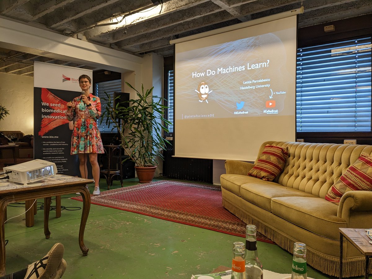 AICoffeeBreak's tweet image. And this is how it went. :)
It was great fun to explain How Machines Learn at #pint23 in Heidelberg.