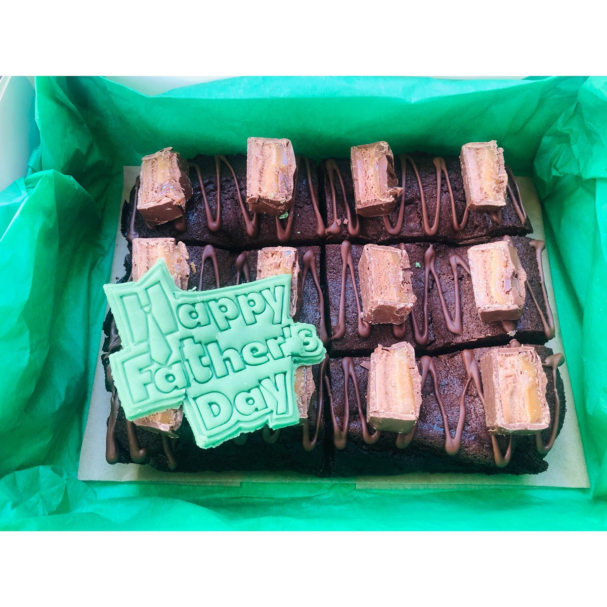 JoHammo21979465's tweet image. Mars Bar Father’s Day brownies will be being tucked into day 👍🏻 #marsbar #brownies #milkchocolate #fathersday #gifts #ediblegifts #foodie #foodporn #food #postalbrownies #localdelivery #cafe #coffeetime #cupoftea #homebakingbusiness #lovetobake #homemade