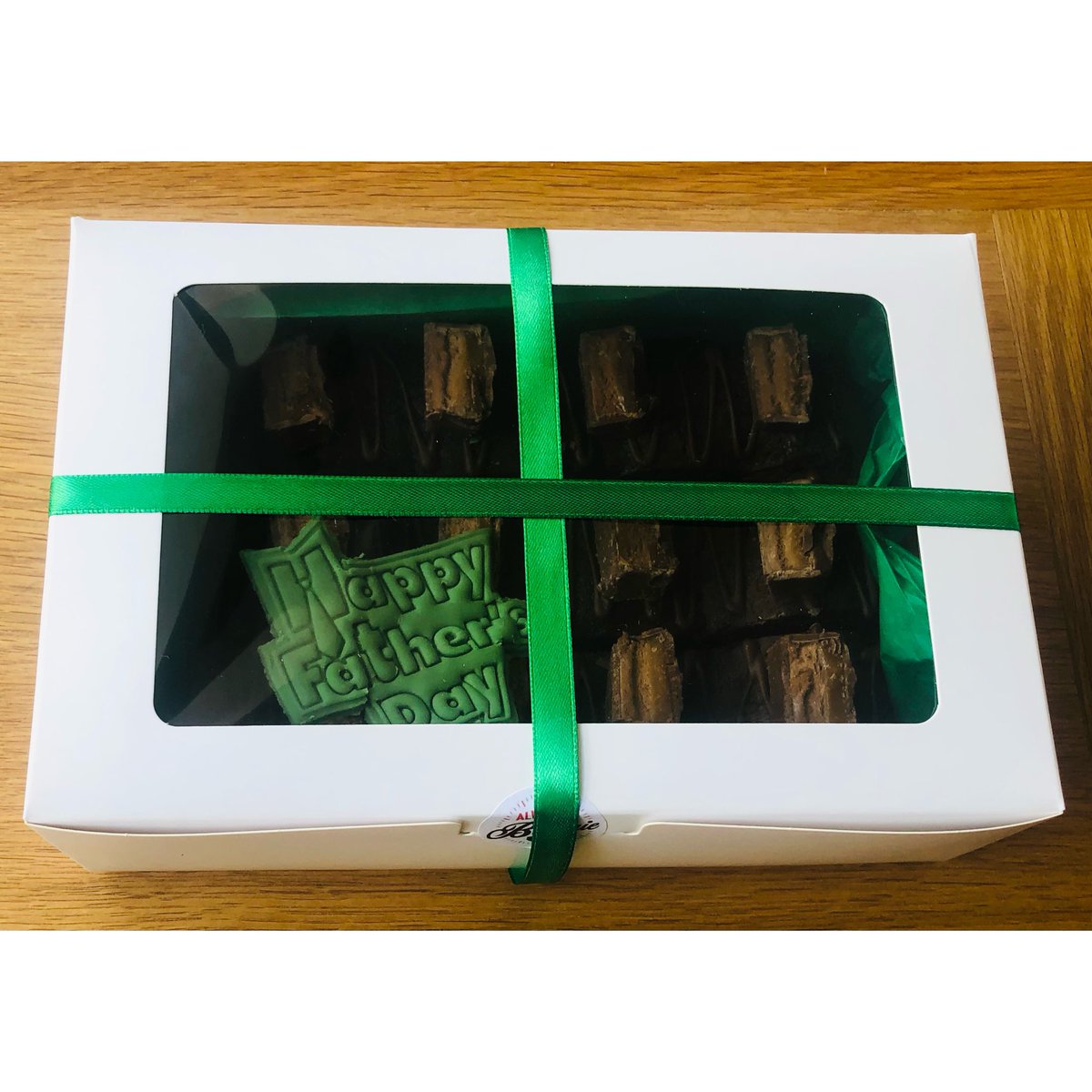 JoHammo21979465's tweet image. Mars Bar Father’s Day brownies will be being tucked into day 👍🏻 #marsbar #brownies #milkchocolate #fathersday #gifts #ediblegifts #foodie #foodporn #food #postalbrownies #localdelivery #cafe #coffeetime #cupoftea #homebakingbusiness #lovetobake #homemade