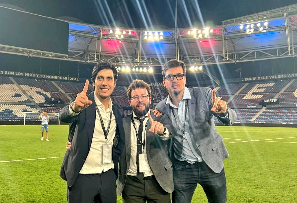 Una experiencia única. Esta ciudad y esta increíble e impresionante afición lo merecen: el glorioso regresa con los mejores. EQUIPAZO.
Goazen glorioso !!!!!
<a href="/Alaves/">Deportivo Alavés</a> TE QUIERO !!!!!