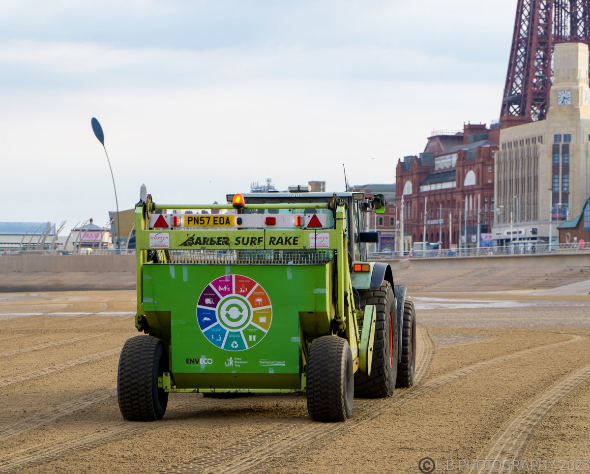 PositiveLee7's tweet photo. The beach is looking good this morning after the beach rake has done its work #Blackpool #beachrake #beach #Blackpooltower #VisitBlackpool #Blackpoolcouncil #blackpoolbeach #enveco #keepbritaintidy #sand #keepblackpooltidy https://t.co/x5HrSCFWYb