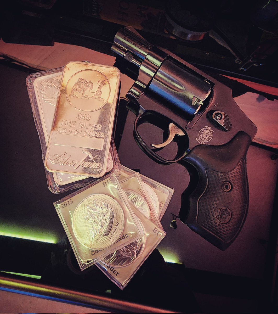 gunsnwatches's tweet image. Productive stacking weekend!

#stackingsilver #silverstacker #silverbars #silvercoins #silverbullion  #smithandwesson442 #38special #snubnose #brownellsinc #brownells #brand_hashtag #2a #freedom