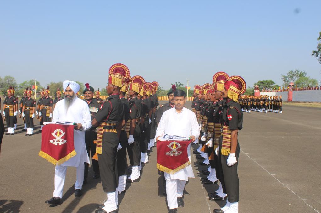 The 1st Batch of #ArmyAgniveers were passed out after successfully completing their training & were attested at 40 Regimental Centres of Indian Army spread across the Nation in an impressive #AttestationParade held on 17th June. 🇮🇳⚔️

#IndianArmy #Agniveers #JaiHind #DN