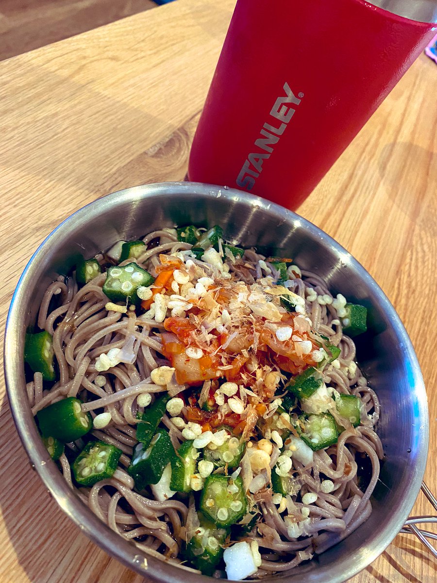 昨日ははじめて息子と娘ちゃんと3人でお出かけして疲れたから今日はゆっくりするー！

洗い物少なくぶっかけざるそば😋

#お昼ごはん
#ランチ
#ざるそば
#チャムス
#ブービーバードクッカー