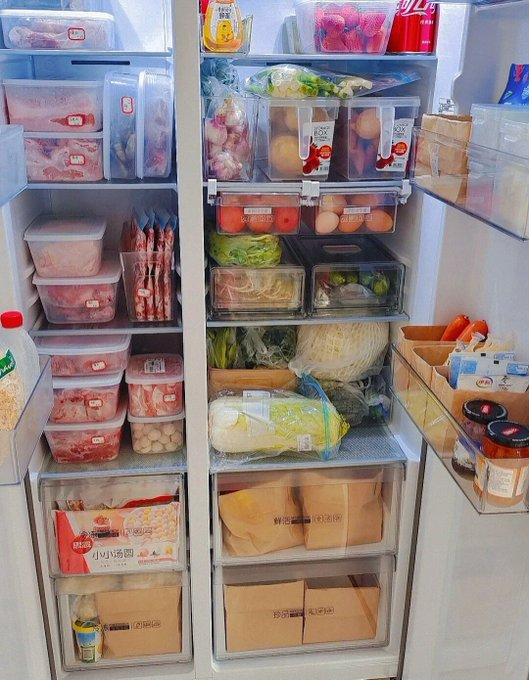 1Helen10's tweet photo. Fragments of happiness hidden in the refrigerator🤭#美食#Life Fragments https://t.co/ufxtyfYQLw