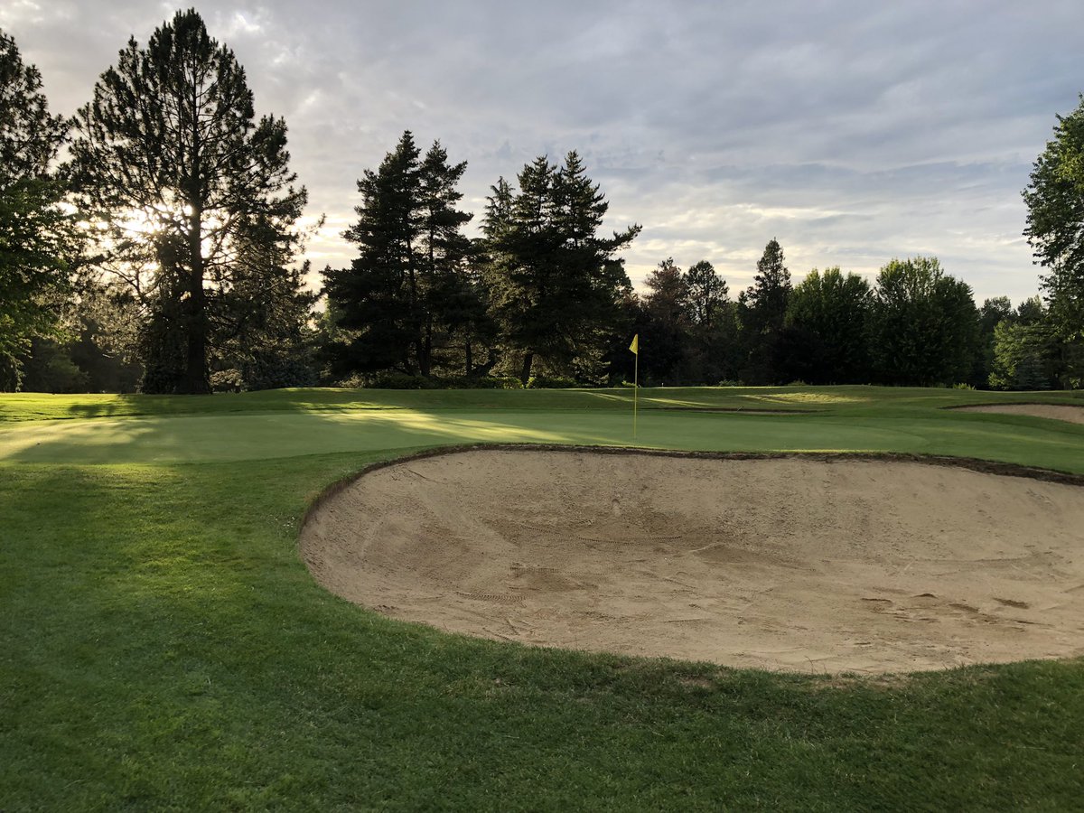 Took advantage of being in PDX for my daughters basketball tournament to play a new course to me. @Riverside1925 home of @Wallajay   Didn’t see the legend however. nice course fantastic shape. Chandler Egan design.  Def recommend. #golforegon  #pnwgolf #golfchat.