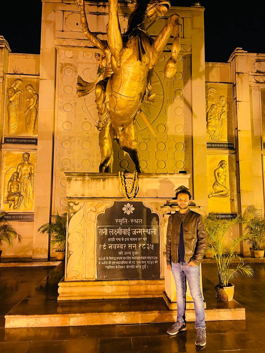 Vatankumar3's tweet photo. "बुंदेले हरबोलों के मुंह हमने सुनी कहानी थी, खूब लड़ी मर्दानी वह तो झांसी वाली रानी थी।" 
भारत की #वीरांगना, अदम्य साहस, दृढ़ इच्छ��शक्ति एवं निर्भीकता की प्रतीक झांसी की रानी लक्ष्मीबाई जी की पुण्यतिथि पर उन्हें विनम्र श्रद्धांजलि।
#Ranilaxmibaipunytithi https://t.co/DCjL6bxUgn