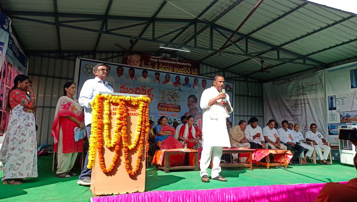 mb_telangana's tweet photo. Honb’le Minster Sri. Ch. Malla Reddy garu addressing the gathering at #MissionBhagiratha’s Telangana Manchineella Panduga held at Dabilpur GP of Medchal district as part of #తెలంగాణదశాబ్దిఉత్సవాలు

@SmitaSabharwal @EDRBRS 
@TelanganaCMO 

#Telangana #TelanganaDrinkingWaterFestival
