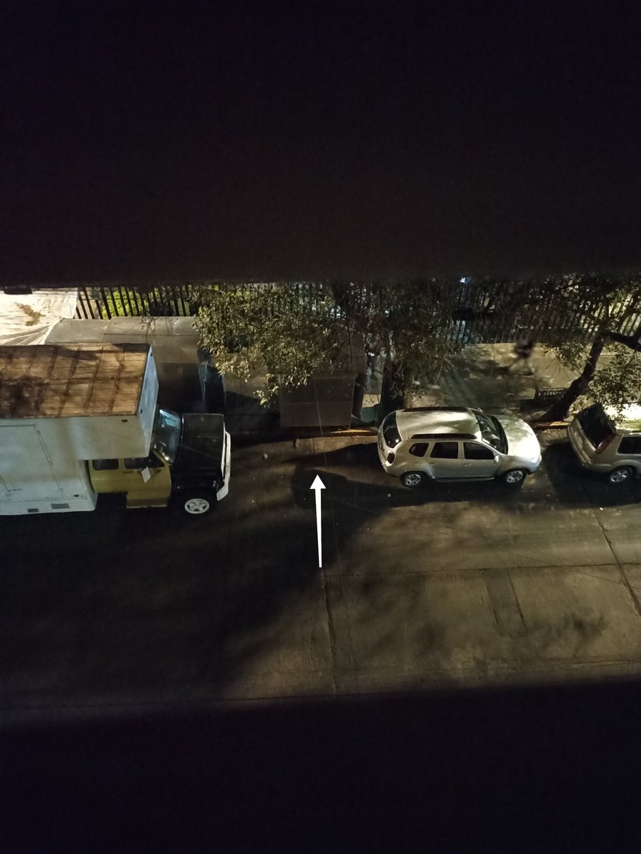 RodolfoCasi's tweet photo. @BJcomunidad1 @PatriciaAlfaro @STaboadaMx  Se supone que deben de retirar los puestos metálicos que están afuera del parque Rosendo Arnaiz, sin embargo les siguen permitiendo que se instalen. Hasta cuándo los vecinos tenemos tolerar esto. Favor de retirarlos. https://t.co/95KOQ4mPp8