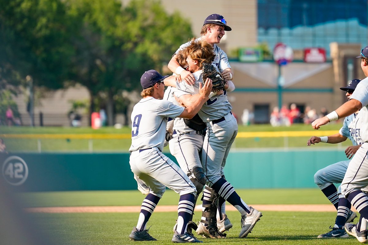 snapsbyme's tweet photo. Congratulations @lccknightsball ⚾️ on your 9th State Championship 🏆!  #4faves from the ending. #trophyseason #champions https://t.co/HfMaMOLqcP