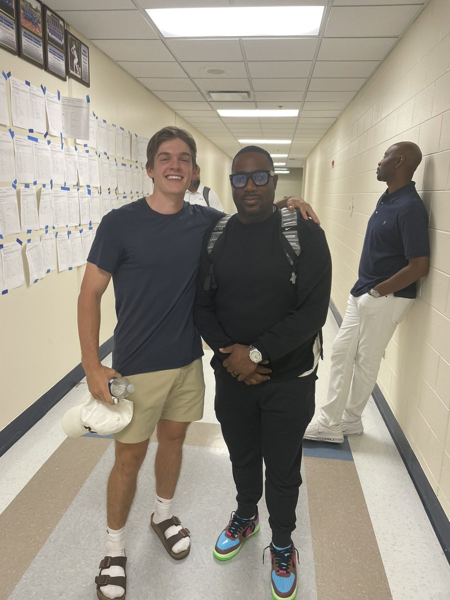 FinertyQuinn's tweet photo. I met the king of the city today #him @MIKE_IRVIN @michaelsobrien @DontaeMJ99 https://t.co/OFoAqIsPS7