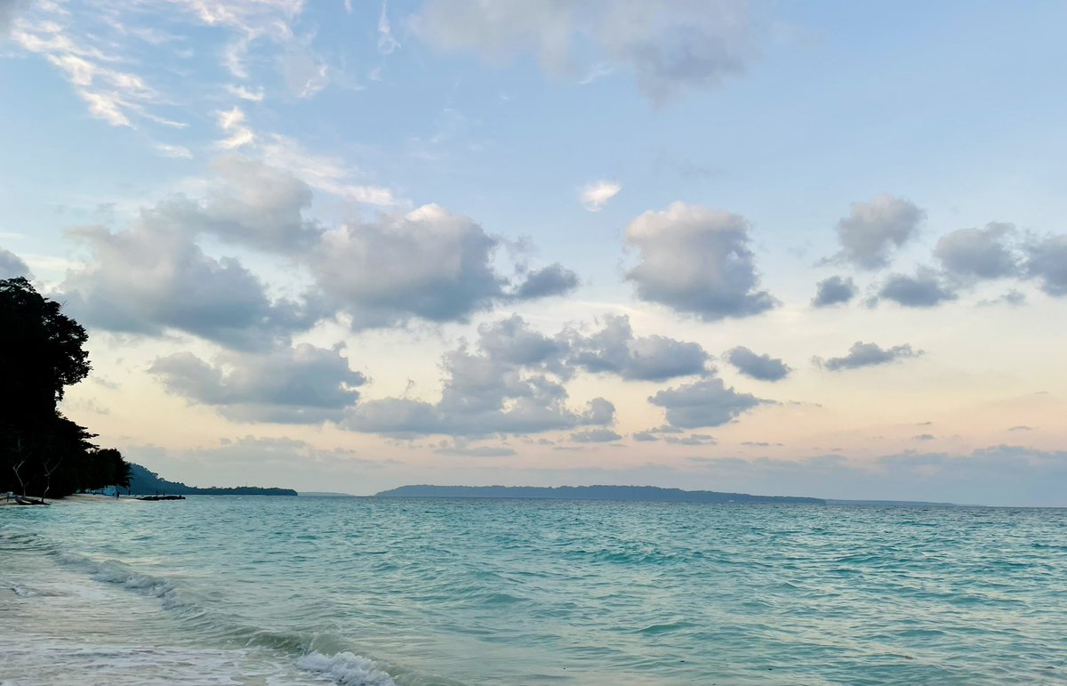 TourismDeptANI's tweet photo. Dive into a coastal haven where dreams come true. Immerse yourself in turquoise waters and witness nature's artwork unfold before your eyes. Unleash your wanderlust and let this Beach be your gateway to bliss! 🏝️✨ #KalapatharBeach #SwarajDweep #ExploreAndamans #CoastalEscape https://t.co/8woAxcqOGg
