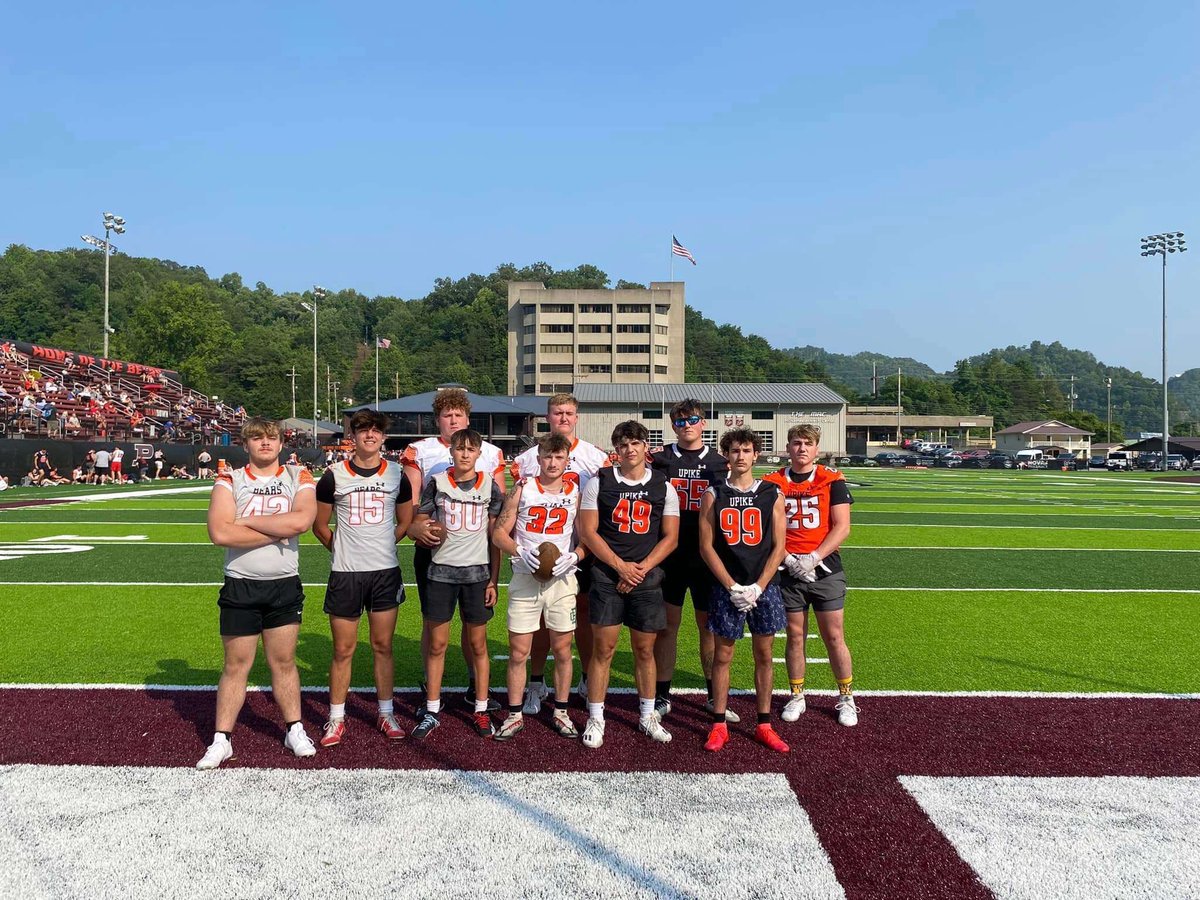 stepp_gavin's tweet photo. Upike football prospect camp 🐻#upikebears https://t.co/qfnIvp3JR8
