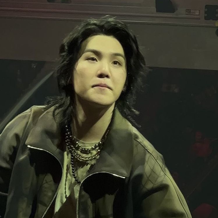 squeakums714's tweet image. D-DAY ALBUM GIVEAWAY

OPEN WW 🌎

💫Winners: 3 

🔥Agust D, D-Day album version  of your choice with all inclusions

Ends on: June 25 - 12 am KST 🗓️ 

🐈‍⬛ Rules: RT &amp;amp; Comment Your Favorite Yoongi Moment (pics or vid)

#SUGA #AgustD #슈가 #SUGA_AgustD_TOUR
#D_DAY