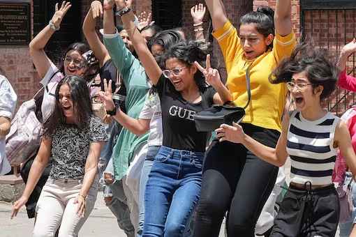 CNNnews18's tweet image. #JEEAdvancedResult2023 LIVE: IIT Guwahati To Release Result Today, What To Check In Scorecard 

Live Updates: news18.com/education-care…
