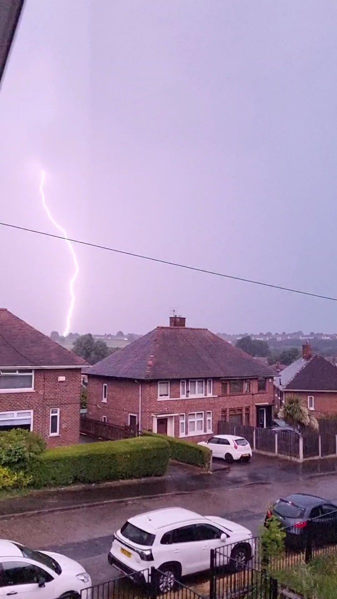 Fabulous storm over Sheffield. Anyone else shat their pants 🤣 that was loud! @HelpSheffield