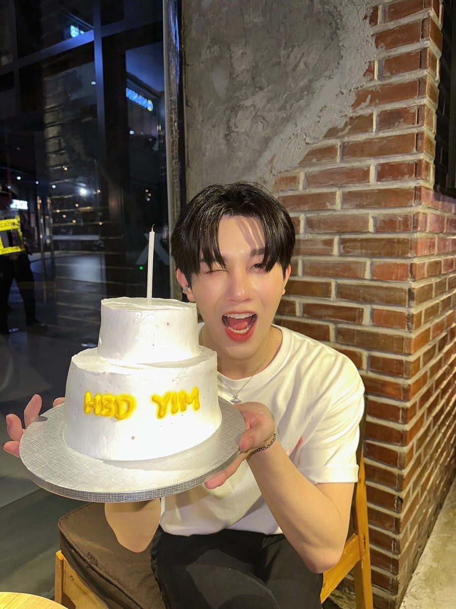 DomundiTV's tweet photo. HAPPY BIRTHDAY YIM 🎂
Wishing you are all the best.
@mynameis_yim 

#23YrsOurHeartAlwaysWithYIM #domunditv https://t.co/ftjFjfCr5N