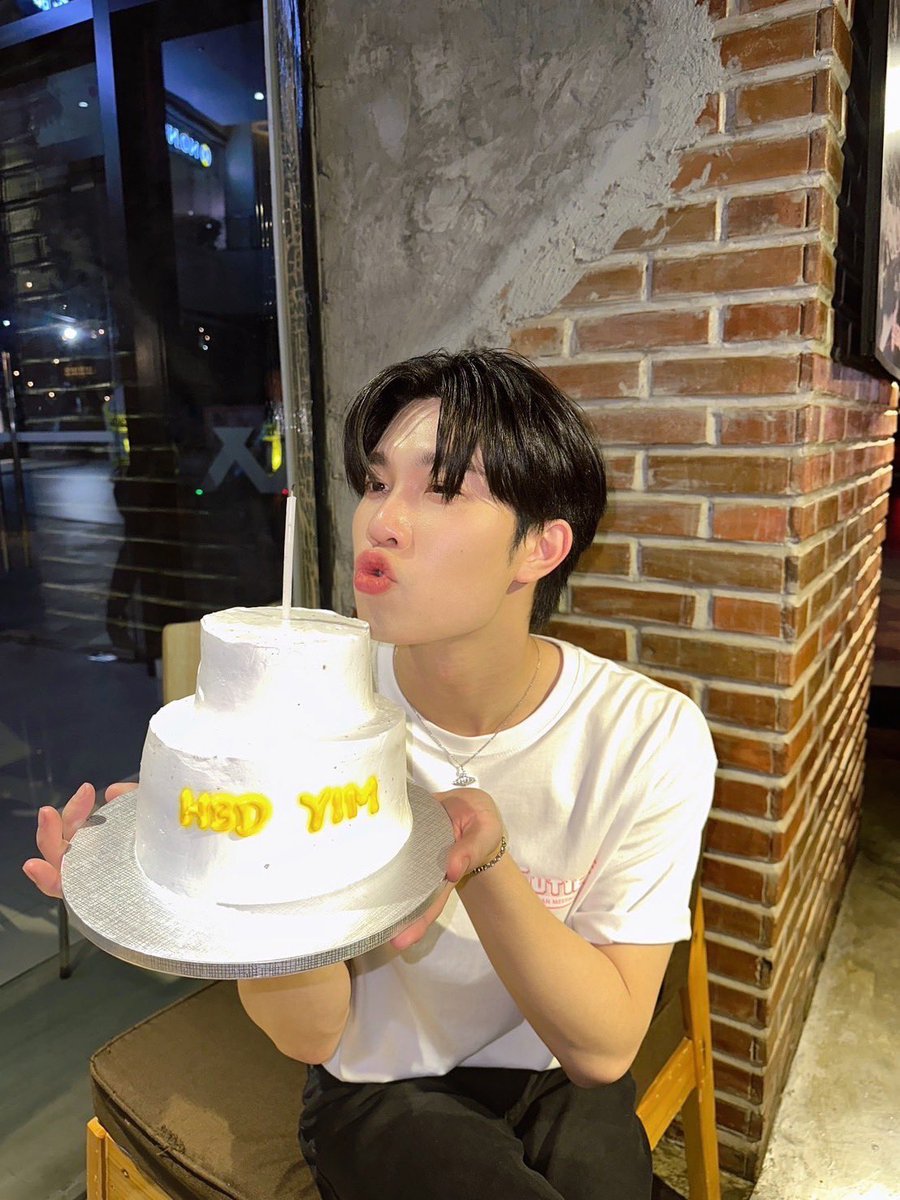 DomundiTV's tweet photo. HAPPY BIRTHDAY YIM 🎂
Wishing you are all the best.
@mynameis_yim 

#23YrsOurHeartAlwaysWithYIM #domunditv https://t.co/ftjFjfCr5N