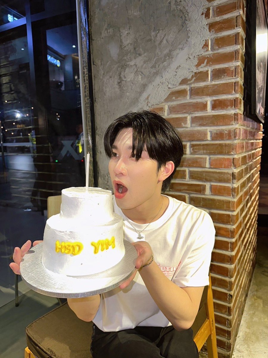 DomundiTV's tweet photo. HAPPY BIRTHDAY YIM 🎂
Wishing you are all the best.
@mynameis_yim 

#23YrsOurHeartAlwaysWithYIM #domunditv https://t.co/ftjFjfCr5N