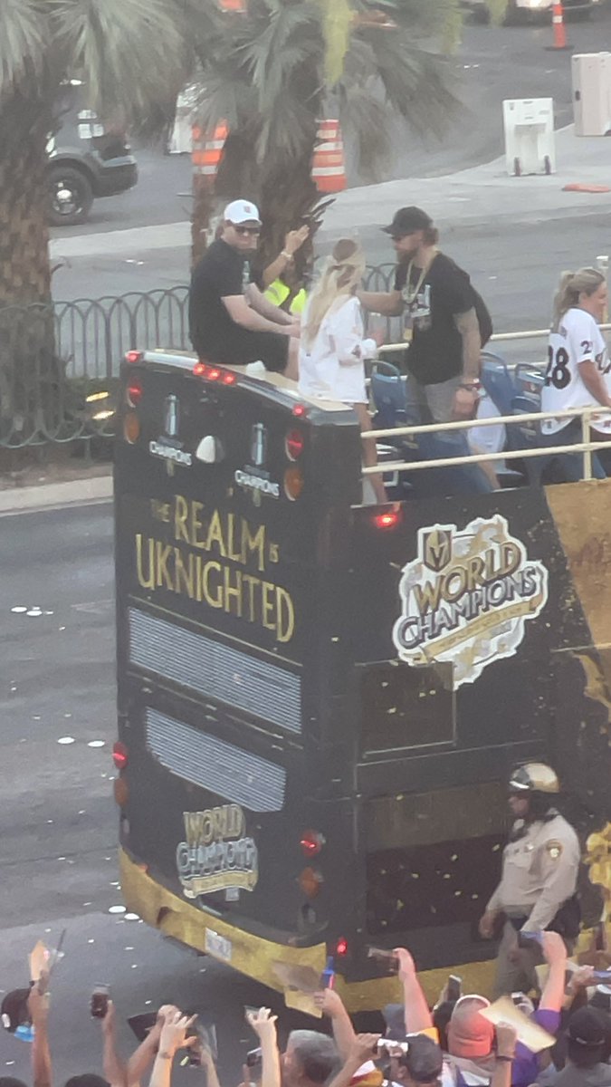 500daysofhockey's tweet photo. The only part of the parade that mattered. Phil. 🖤 https://t.co/oYM0DDZ3Md