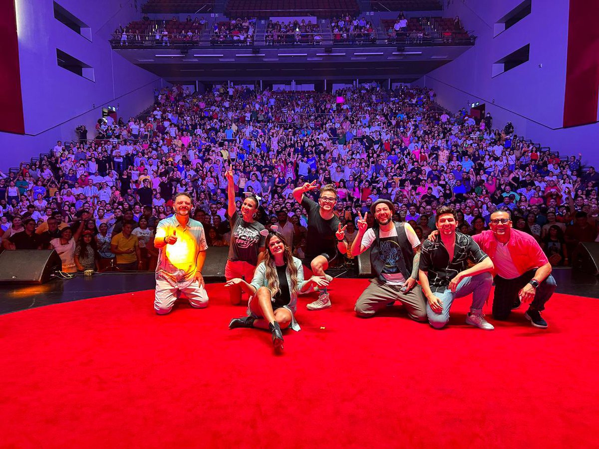 faisirrito's tweet photo. Más de 4000 personas haciéndonos sentir TAN QUERIDOS… GRACIAS MERODA con todo el Corazón #MCDRElShow https://t.co/UKzgWp3dXg