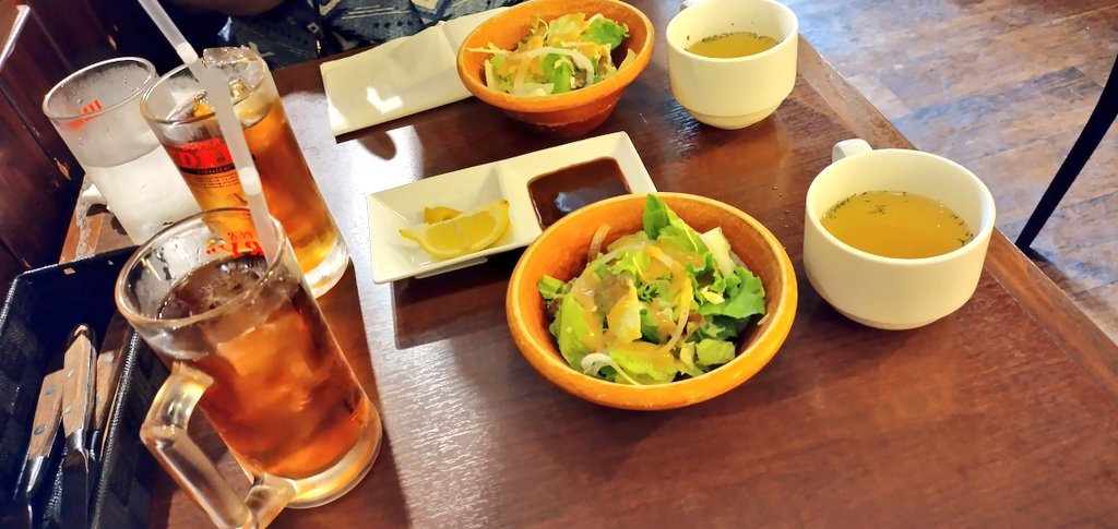 Mii20131212's tweet photo. #TwinTree #ハンバーグ #ランチ
朝ごはんは大好きなツインツリーさん😍
ワタシはいつものプレーンハンバーグ(ごはん半分弱旦那さんにあげた)、旦那さんはハンバーグカツレツです😙💕
美味しいしボリュームたっぷりで安い❣️❣️
最高ですな🥰💕💕💕 https://t.co/szdySZ4dCZ
