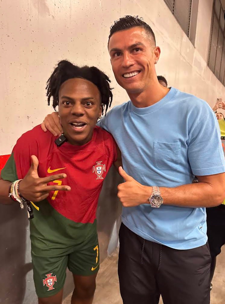 tiny3k2_0's tweet photo. THE DAY HAS CUM, ISHOWSPEED MET RONALDO https://t.co/V5tChvQMSb