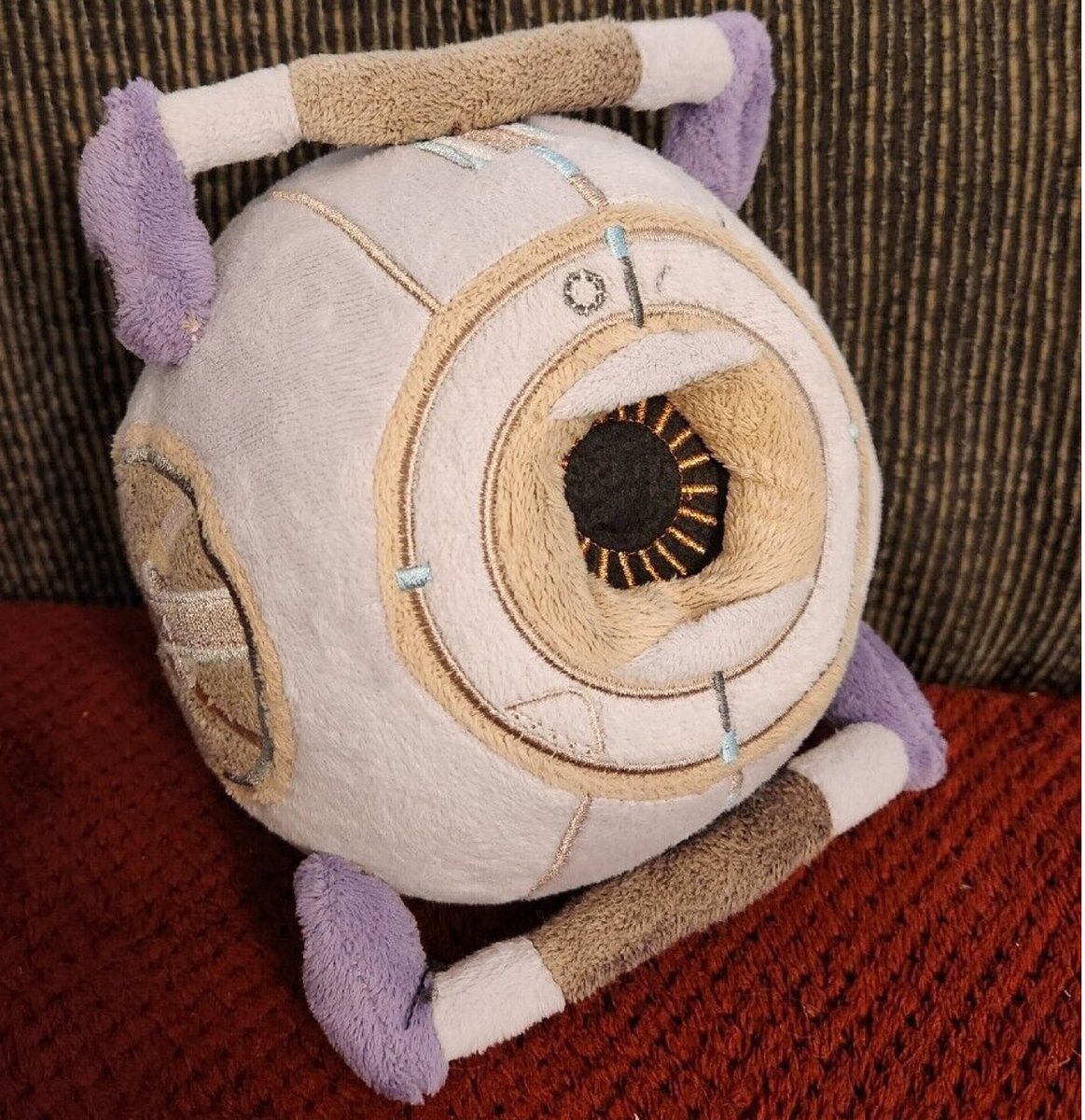 clockworkwolf24's tweet photo. @glitchgearinc Hi I’m here to talk about an item I have found would you mind enlightening me if this was once made by glitch gaming and apparel ??? https://t.co/HD0Ipb64DV