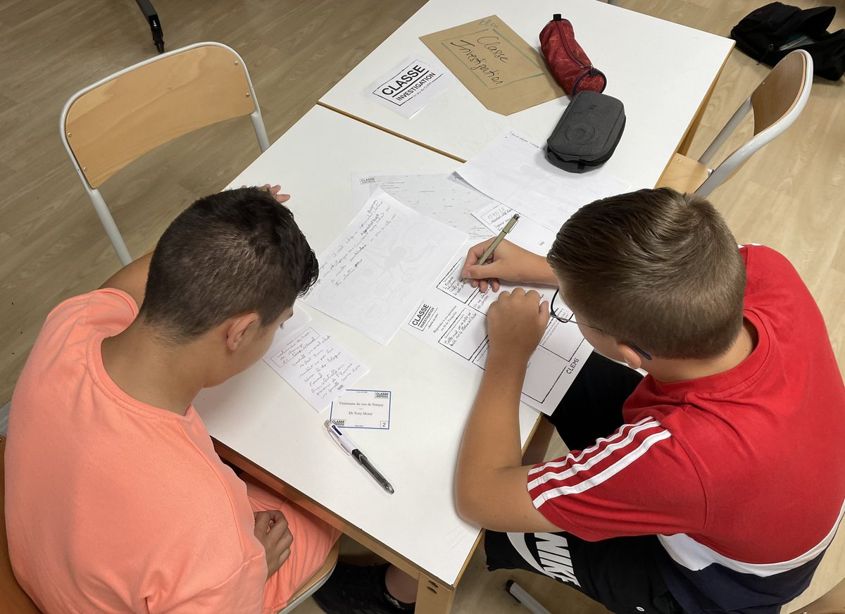 🎧📝🎤 Classe Investigation : Les 4ème1 ont relevé le défi. Enquêter comme de vrais journalistes, interroger les sources, sélectionner les informations, rédiger un article et enregistrer un duplex….en 2h.
Merci <a href="/LeCLEMI/">CLEMI</a> pour cette enquête immersive passionnante.
#EducMediasInfo