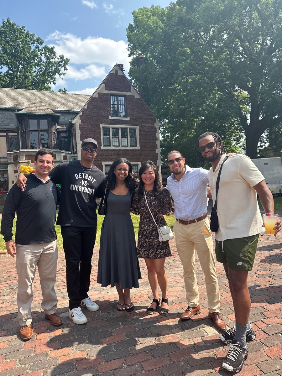 AshMWill's tweet image. So #proud of @AlexaTurnage &amp;amp; Johnnie Turnage for starting Black Tech Saturdays and for their #inspiring #Juneteenth event today! What a beautiful day, event, &amp;amp; venue to celebrate the Juneteenth weekend! The event was so inspiring, &amp;amp; it was nice to see so founders from across MI!!
