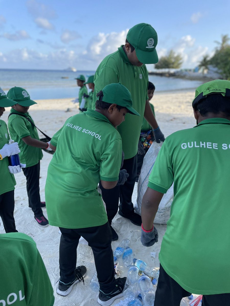 Gulhee_School's tweet photo. Mega Cleaning 2023

@MoEdumv 
@parleyforoceans https://t.co/hwhe1xRTRs