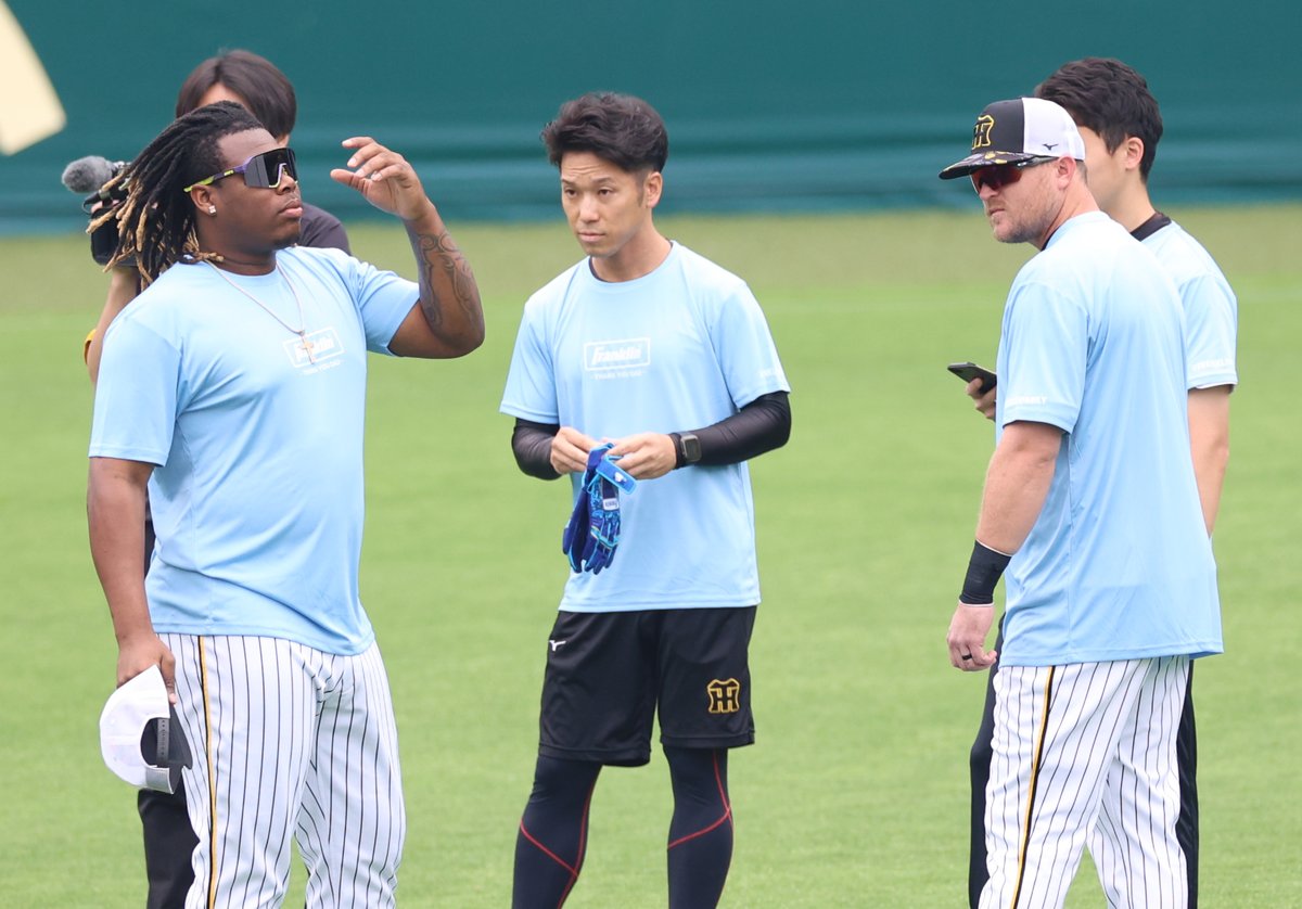 シェルドンのシャツにある73は何を意味しますか?