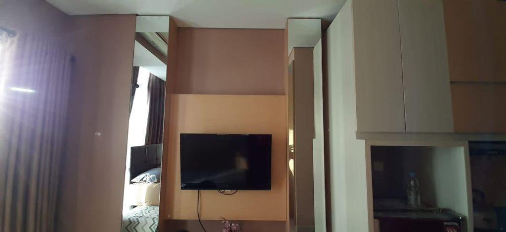 wulandrpr's tweet photo. Aku mau sewain kamar Apartment studioku di CAPITOL PARK RESIDENCE. 
Di salemba pusat kota, akses gampang bgt sebrang busway, cuma +- 5 mnt jalan kaki ke st. Cikini. Mau kemana2 super gampang!

Terima sewa untuk 3-6-12 bulan yaa. 
Hit me on DM!

#sewakamar #apartmen #kostjakarta https://t.co/cYLbGl1FNO