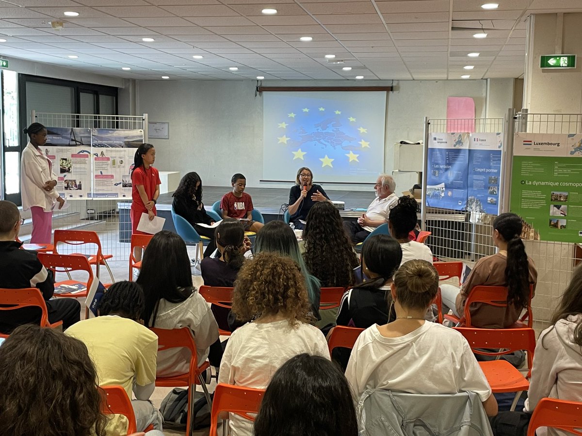 LabidiMedy's tweet photo. Un #CVC dynamique au @REPGuyMoquet ! Exposition et interview sur l’#Europe de la culture et de la paix. Invités : #ANACR 92 , adjointe au maire de #Gennevilliers à l’internationale et jumelages et nos 4 élèves #Erasmus.
Un beau projet européen en perspective pour 2024. #OnVote https://t.co/uQyY9n3kpY