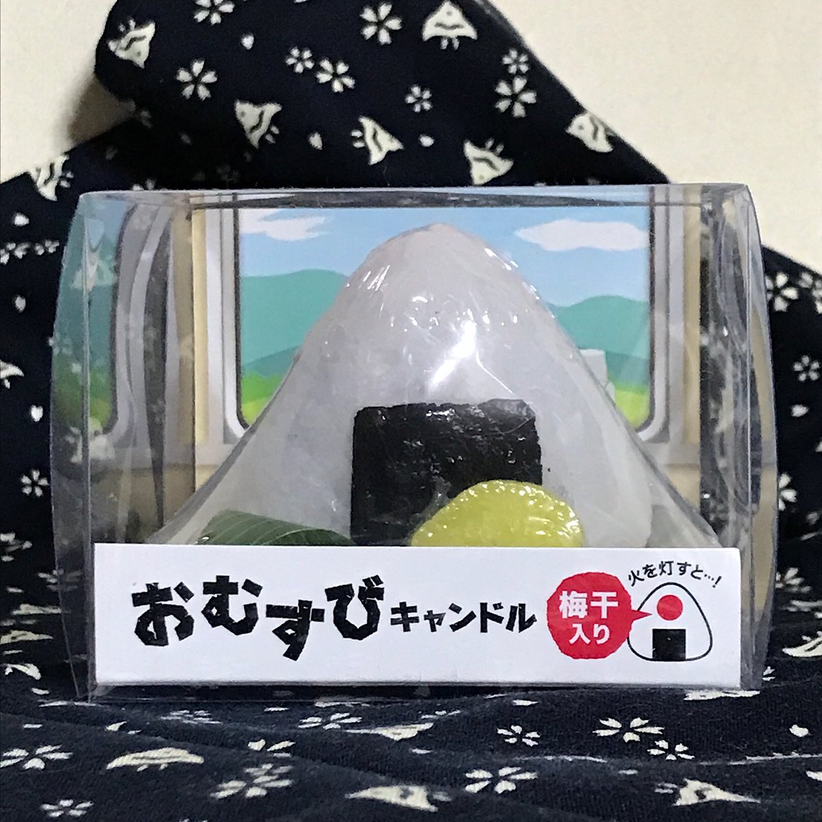 今日は #おにぎりの日 なのかぁ。
#おむすびの日 でも良い？
「おにぎり飯」とは言わないなぁ。
「にぎり」とも言わないなぁ(そりゃお寿司じゃ)。
いつ頃からお海苔が巻かれていたのかなぁ。