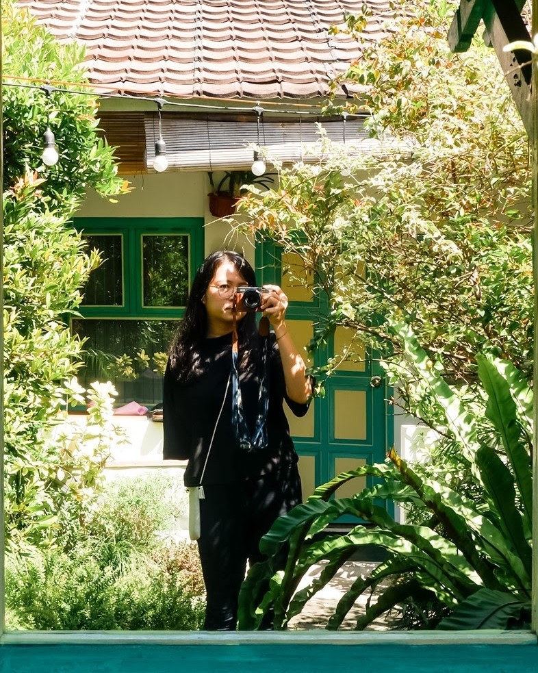 sintiaastarina's tweet photo. Penginapan di Jogja dengan Mbak-Mas paling ramah seduniaaa ‼️ 

Dapet welcome drink, diajak house tour, banyak tanaman rimbun tapi nggak ada nyamuk, sarapannya ngenyangin, punya kucing gemes yang suka tidur di bangku taman jugaaa. 🍃🌿 https://t.co/9Ry9S8DP62
