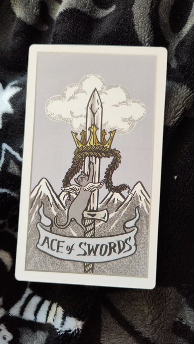 18 червня ваша #картадня у #таро це - туз мечів! В вас нова блискуча ідея! Складні питання, які давно<a href="/tag/%D0%BA%D0%B0%D1%80%D1%82%D0%B0%D0%B4%D0%BD%D1%8F"class="tags">#картадня</a><a href="/tag/%D1%82%D0%B0%D1%80%D0%BE"class="tags">#таро</a>