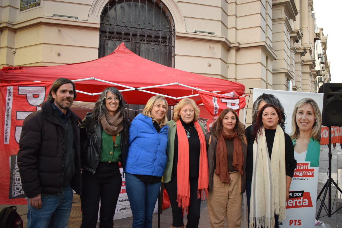 lauracubasc's tweet photo. Myriam Bregman y Nicolás del Caño: la fórmula presidencial del Fit-unidad junto a nuestra candidata a Gobernadora Liliana Olivero en Córdoba. 
La salida es la izquierda! https://t.co/kwE2jnvZlA