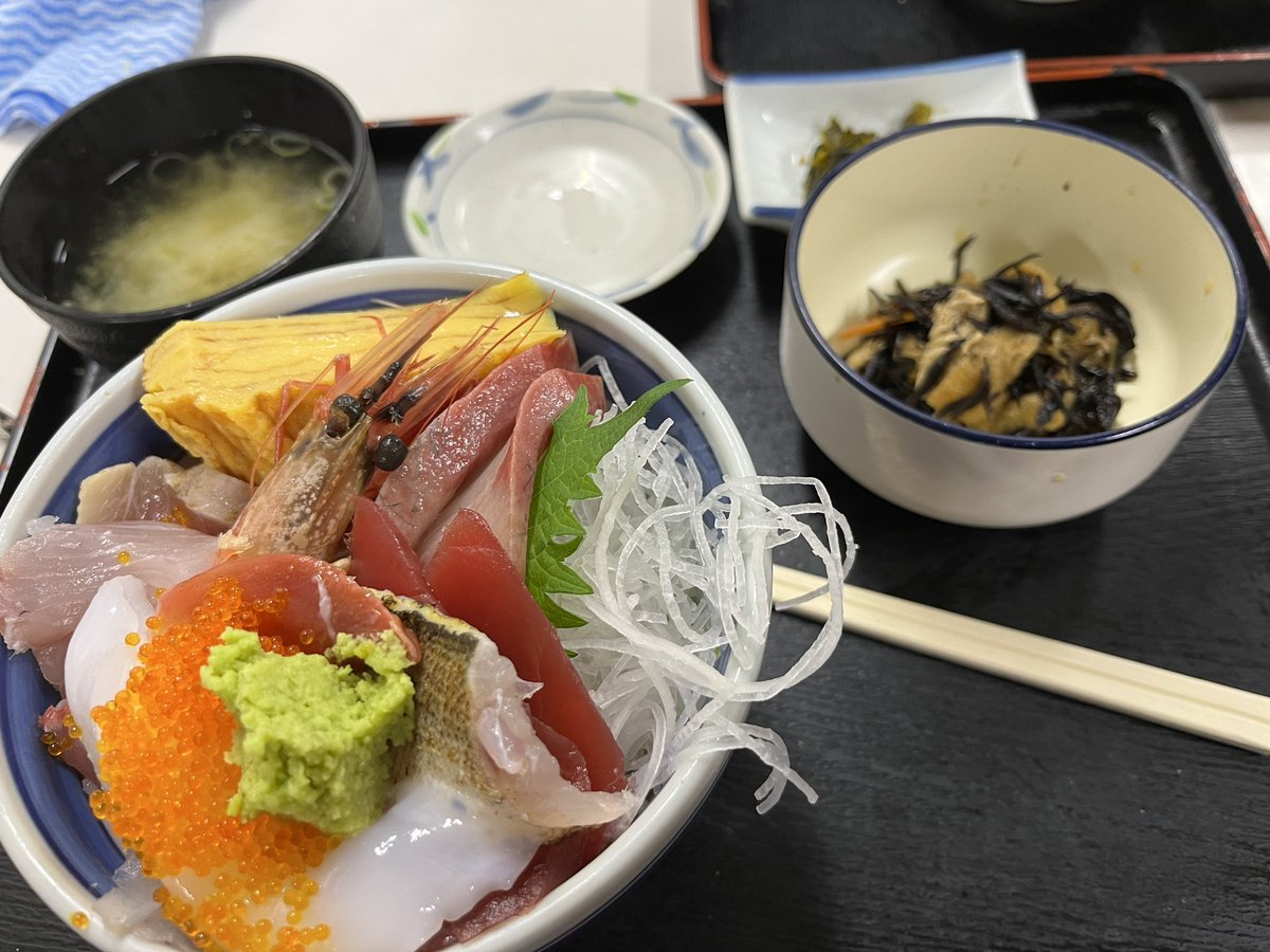 hide21778034's tweet photo. 早川漁港で海鮮丼😄😋 https://t.co/Ki7i4g0ogb