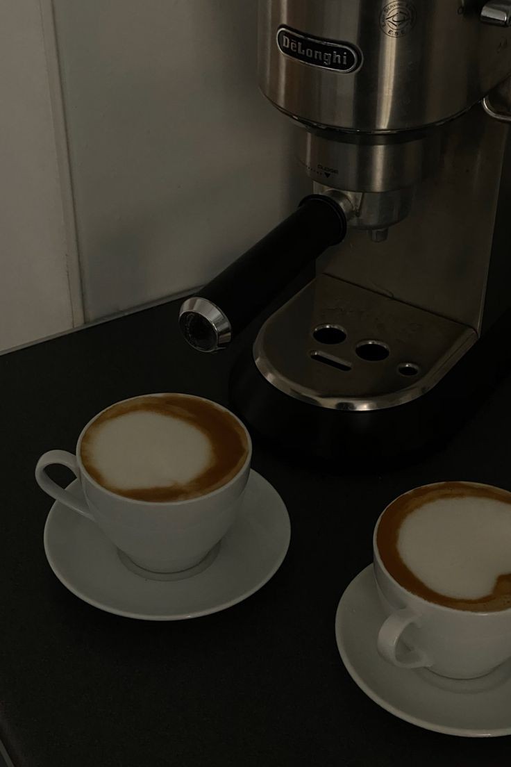 cldeflxrts's tweet photo. coffee while studying. https://t.co/Me9AFyv6CI