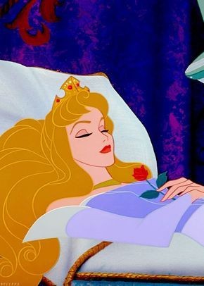 _lolifroyd's tweet photo. จริงๆแล้วเจ้าชายใน sleeping beauty อาจจะมีอาการทางจิต Necrophilia (การสมสู่กับศพ) และเหตุการณ์ที่เกิดขึ้นหลังจากที่เจ้าหญิงฟื้นจากการหลับไหล เป็นเพียงภาพในจินตนาการของเจ้าชายเท่านั้น https://t.co/nAxUtZxErn