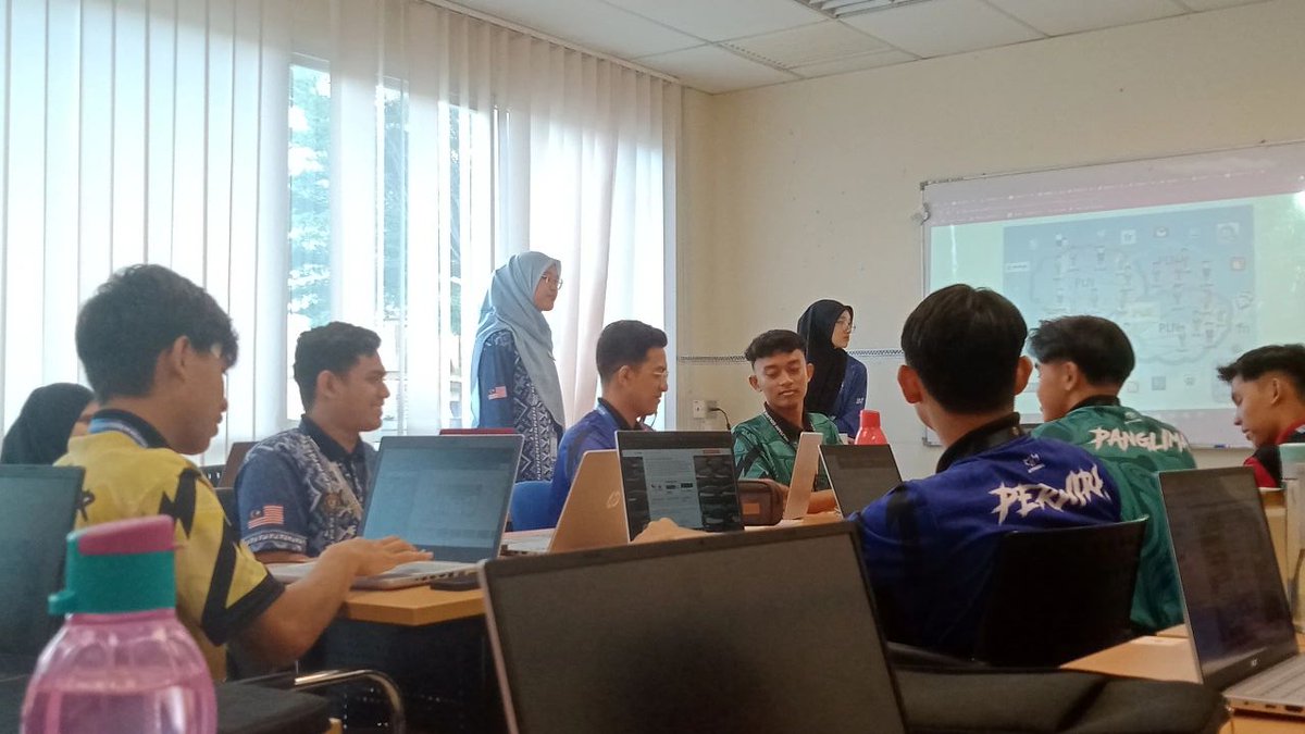 husnasaaaa's tweet photo. Got mine!! Book Creator Certified Author🥳🥳And yesterday class was so great 👍 Thank you @nr_ninazzzz  and @stiashhs  🫶🏻

#ipgkbmkontemporari
#IPGGoGlobal
#GEGAPAC
#GEGPetalingJaya
#IPGKBMGoGlobal https://t.co/SrgTK33u5n