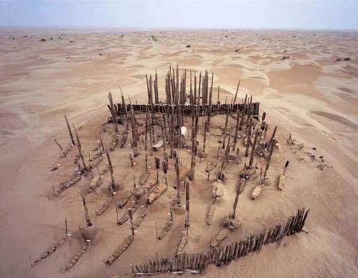 jebei99's tweet photo. 西域小河墓地距今4000年到距今3500年,相当于中原地区的夏-商时期。“小河公主”的面部更是一点没有损坏,深眼窝、高鼻梁,嘴角似乎还挂着一丝微笑。通体都抹了一种乳制品涂料,牙结石的蛋白组分析表明他们日常以乳制品为主,日常放牧牛,绵羊,山羊的牲畜,他们非常熟悉周边民族不同的文化、饮食和技术 https://t.co/9lo8jZoh1d