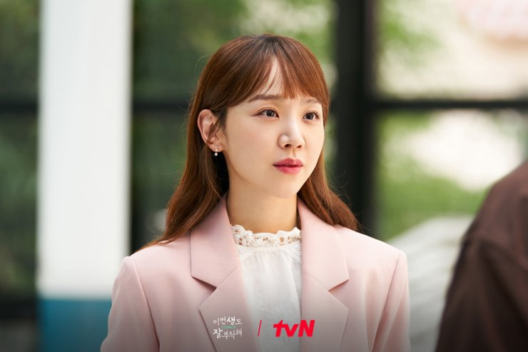 #SeeYouInMy19thLife: 
Intriguing story. 
60 minutes × 12 episodes and a flawless comedic delivery by #ShinHyeSun. She came on screen and I screamed, 'She's back!'