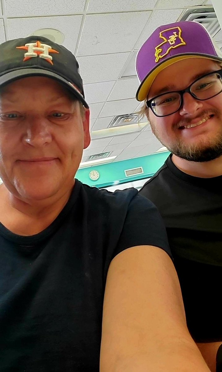 TexasShel's tweet photo. @abbiejeannx November birthdays!

I'll be 54 and my sweet son will be 22, just three-days apart.

We were celebrating his final day as a Junior at LSU.

#GeauxTigers https://t.co/8zhlTeGK74